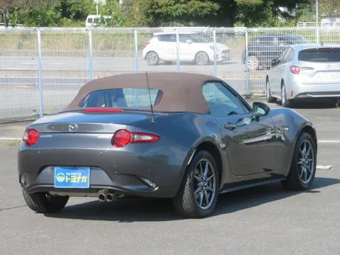 Mazda MX-5 (Roadster)
