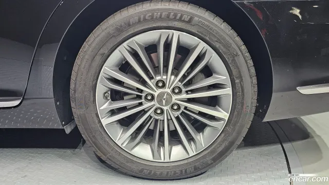 Genesis G90 (EQ900)