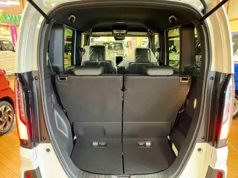 Honda N-BOX Custom