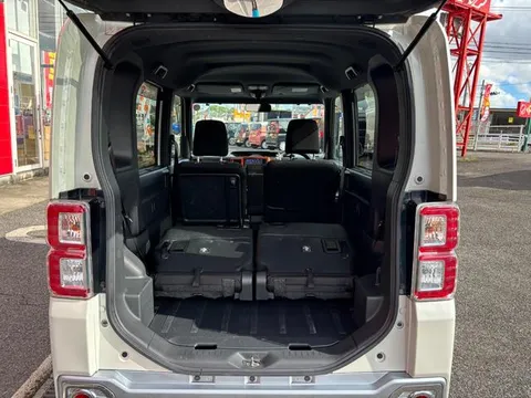 Toyota Pixis Mega