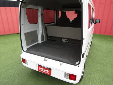 Nissan Clipper Van