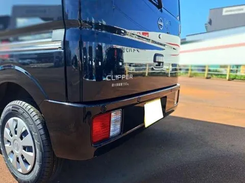 Nissan Clipper Van