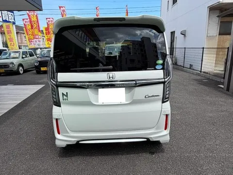 Honda N-BOX Custom