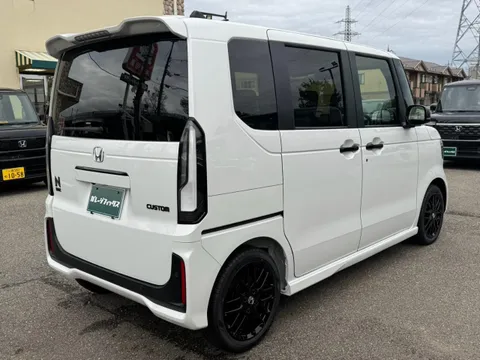 Honda N-BOX Custom