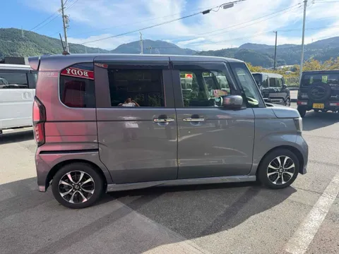 Honda N-BOX Custom