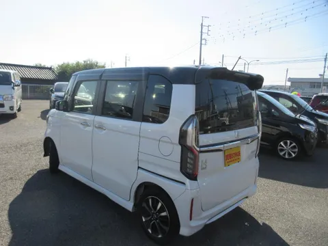 Honda N-BOX Custom