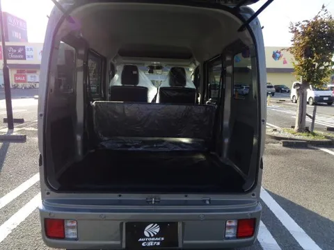 Nissan Clipper Van