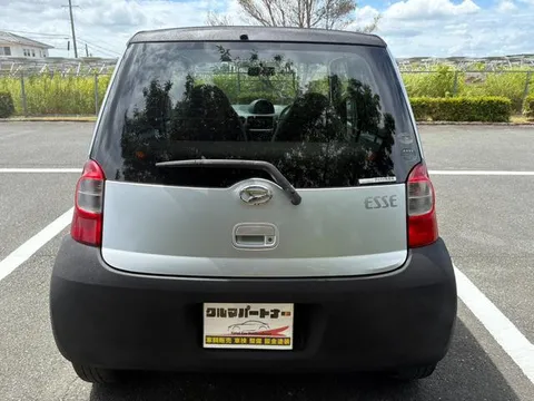 Daihatsu Esse