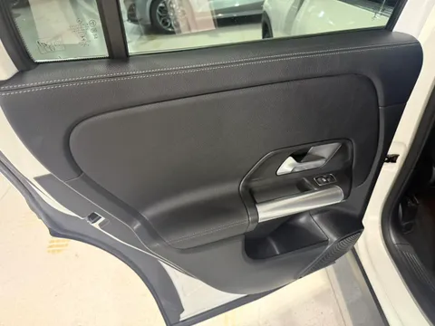 Mercedes-Benz Mercedes-Benz GLA