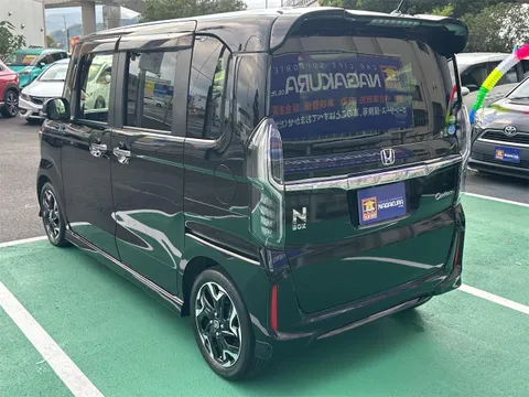 Honda N-BOX Custom