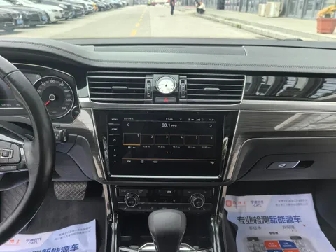 Volkswagen Phideon