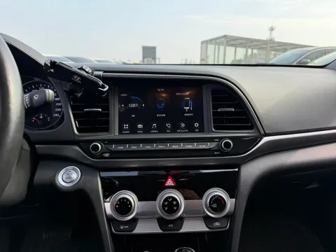Hyundai Elantra (Avante)