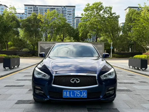 Infiniti Q50L