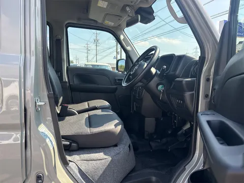 Nissan Clipper Van