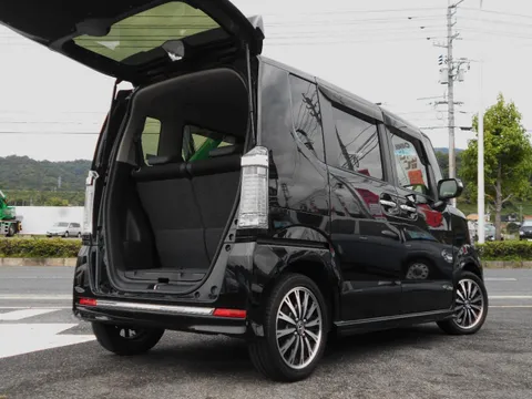 Honda N-BOX Custom