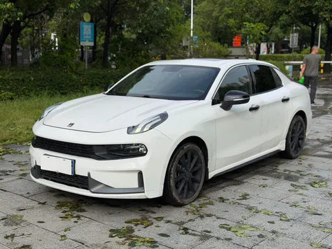 Lynk & Co 03
