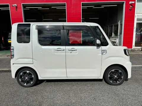 Toyota Pixis Mega