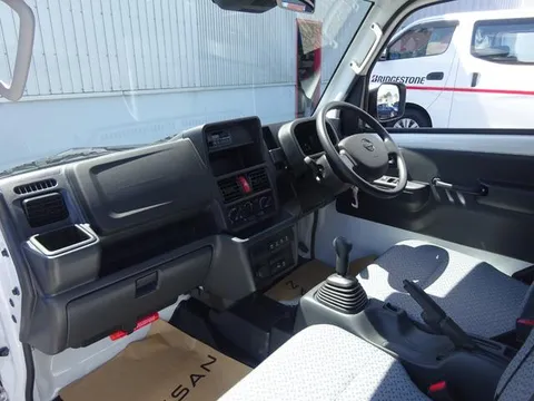 Nissan Clipper Truck