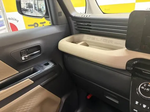 Mitsubishi Delica Mini