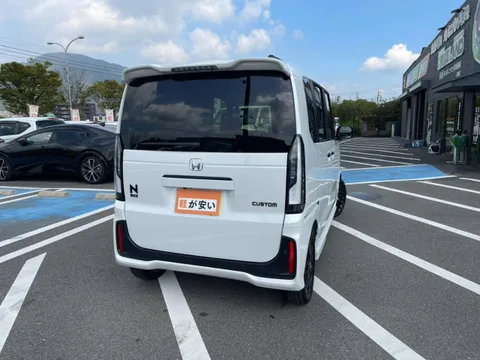 Honda N-BOX Custom