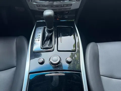 Infiniti Q70