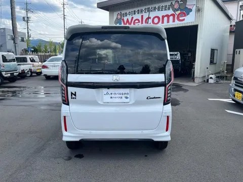 Honda N-BOX Custom