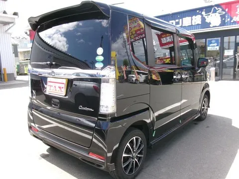 Honda N-BOX Custom