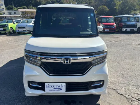 Honda N-BOX Custom