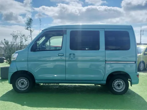 Toyota Pixis Van
