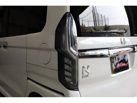 Honda N-BOX Custom