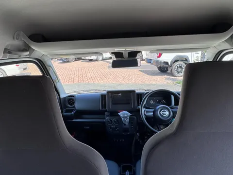 Nissan Clipper Van
