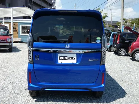 Honda N-BOX Custom