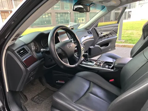 Infiniti Q70