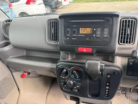 Mitsubishi Minicab Van