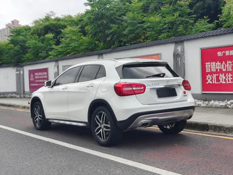 Mercedes-Benz Mercedes-Benz GLA
