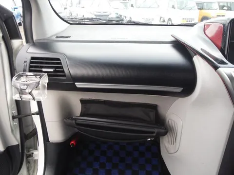 Toyota iQ