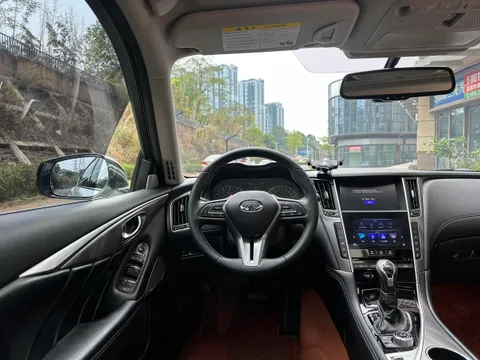 Infiniti Q50L
