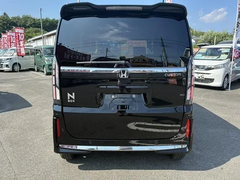 Honda N-BOX Custom