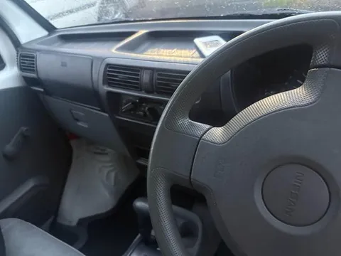 Nissan Clipper Van