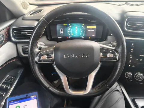 Lynk & Co Lynk & Co 02
