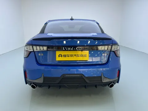 Lynk & Co 03