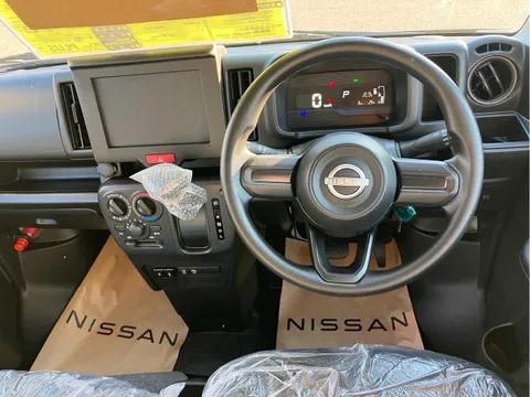 Nissan Clipper Van