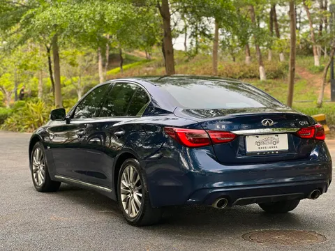 Infiniti Q50L