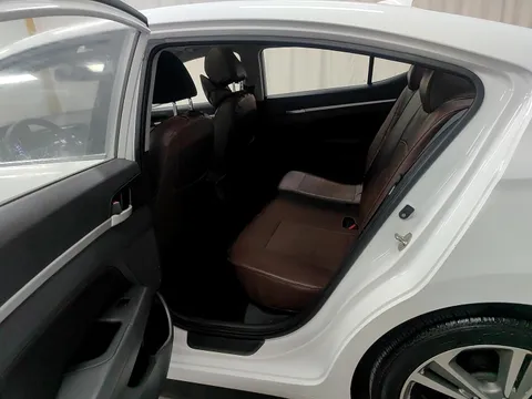 Hyundai Elantra (Avante)
