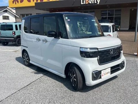 Honda N-BOX Custom