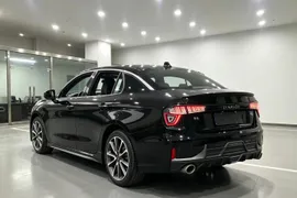 Lynk & Co 03