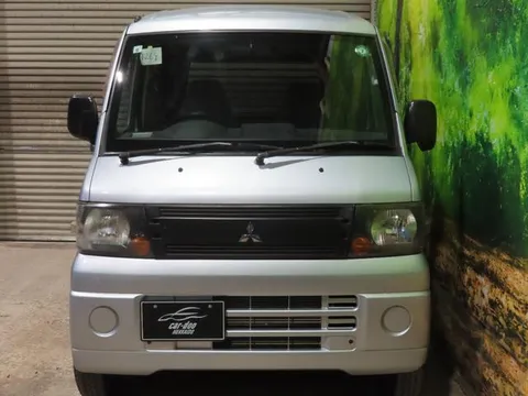 Mitsubishi Minicab Van