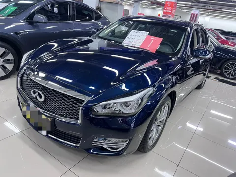 Infiniti Q70