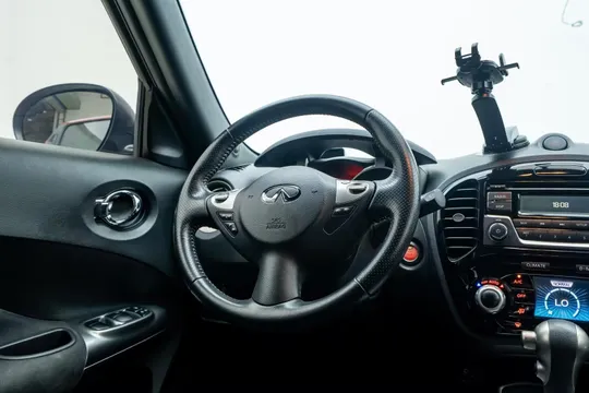Infiniti ESQ