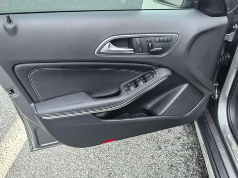 Mercedes-Benz Mercedes-Benz GLA